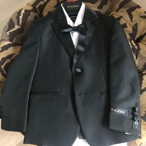 NWT Boys size 4 tuxedo